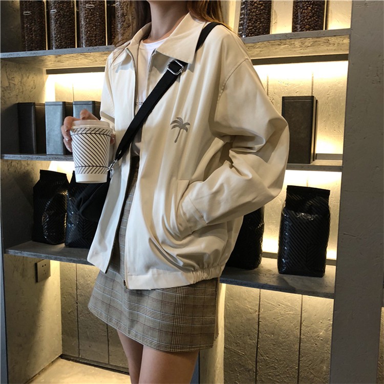 Jaket Model Lengan Panjang Motif Bordir untuk Wanita