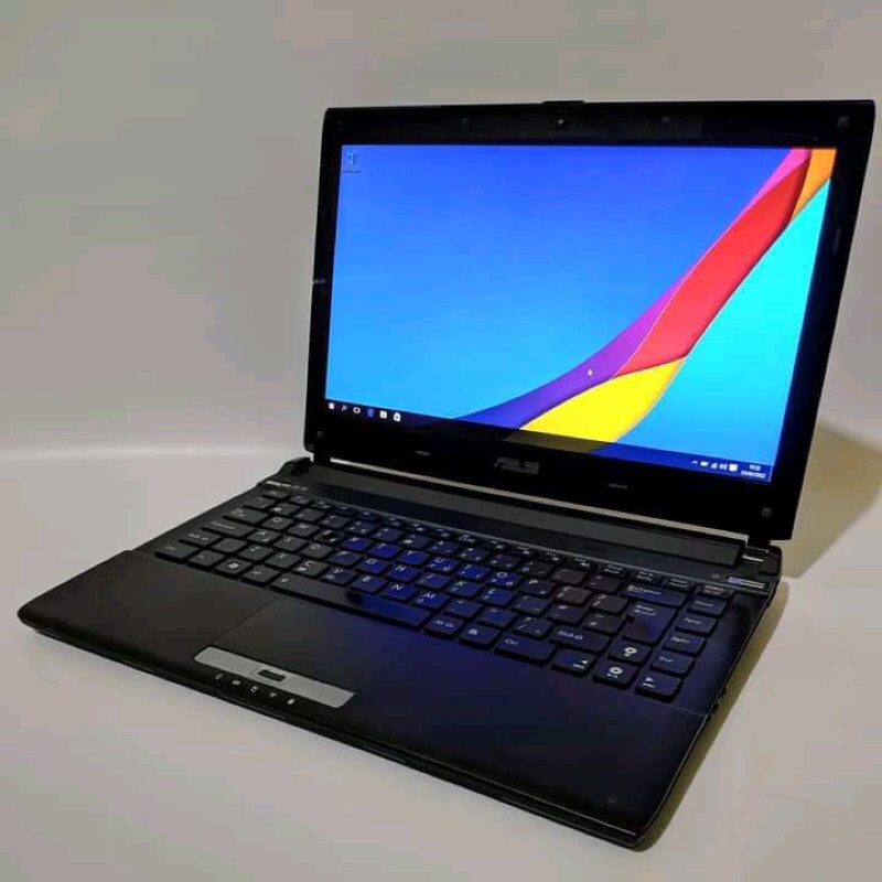 Laptop Geming desain Asus U44SG core i5 Dual Vga Nvidia kondisi Like new