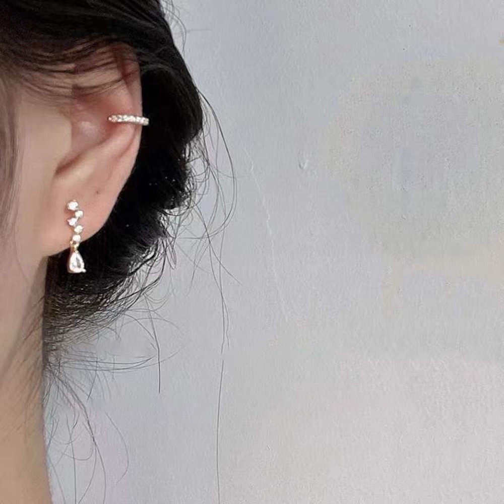 1 Pasang Anting Tusuk Berlian Imitasi Bentuk Tetesan Air Untuk Wanita