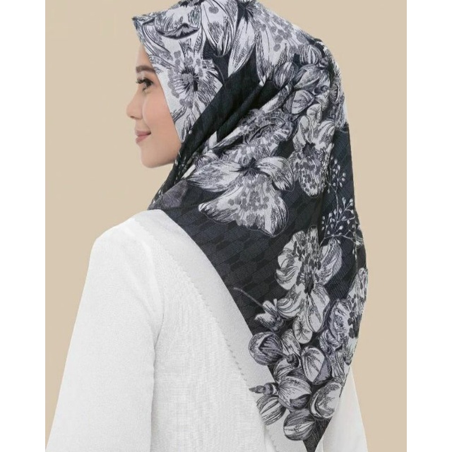 Mandalika scarf wering klamby