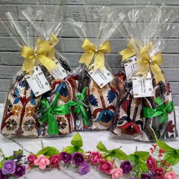 

hampers sajadah pouch.tasbih lebaran/pengajian