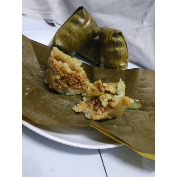 Arem arem / Lontong Isi Daging Ayam