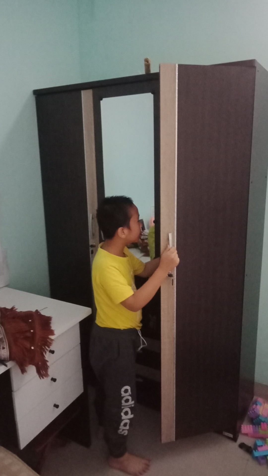 Lunar Furniture - Lemari Pakain Minimalis Terbaru Lpt 329 Termurah