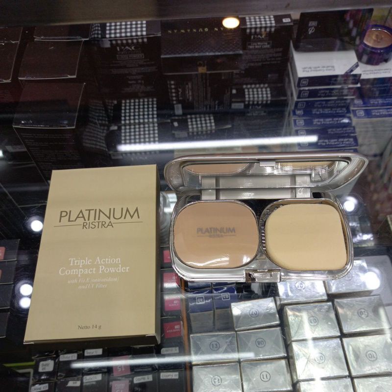 RISTRA PLATINUM TRIPLE ACTION COMPACT POWDER NO 1 IVORY