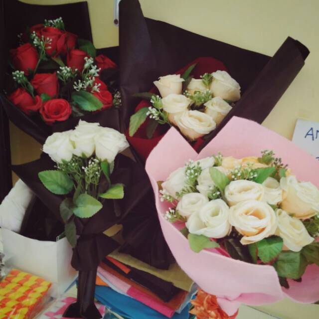 

bunga hias untuk kado pasangan atau kado wiauda