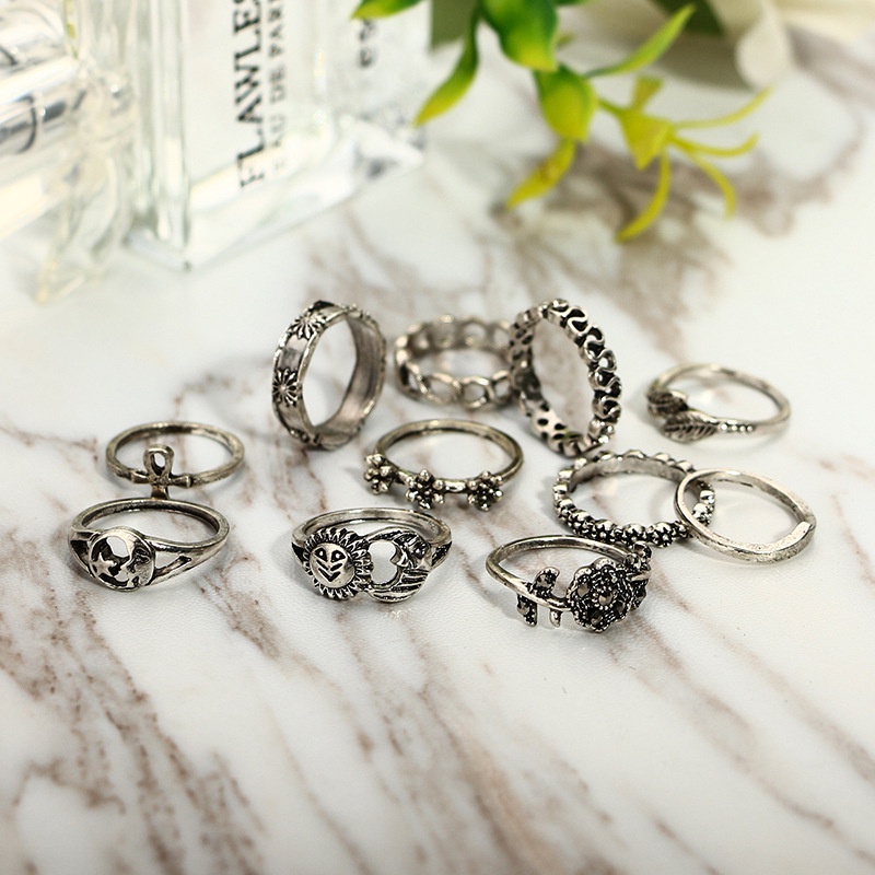 11pcs / Set Cincin Knuckle Desain Bintang Bulan Bunga Matahari Geometris Hollow Gaya Vintage Boho Punk Untuk Wanita