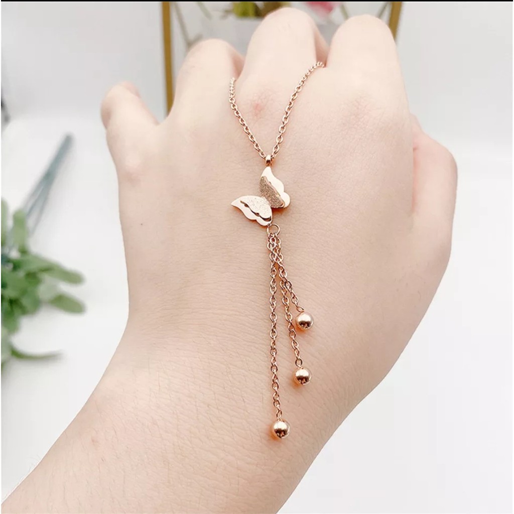 Kalung Titanium Kupu-Kupu Dengan 3 Bandul Bola Tersedia Warna Rose Gold, Gold dan Silver