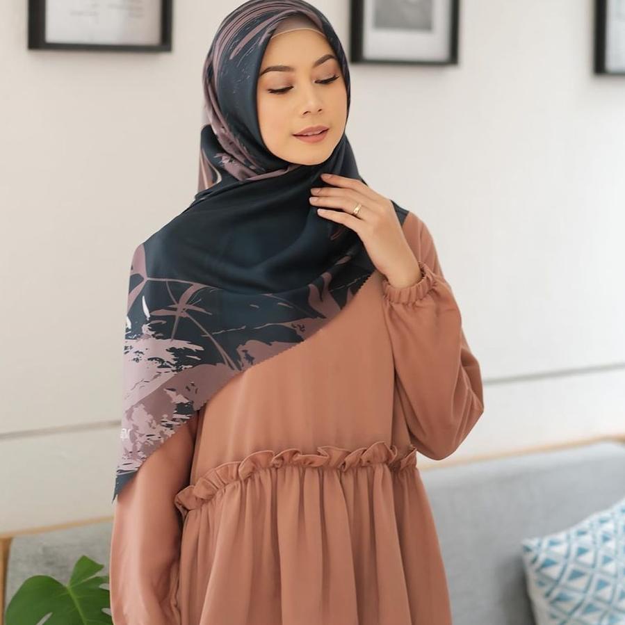 ♨ ZM Zaskia Mecca - Kayu Aro Black Scarf Kerudung Segi Empat mama-_in_fashion bukan ZM Zaskia Mecca 