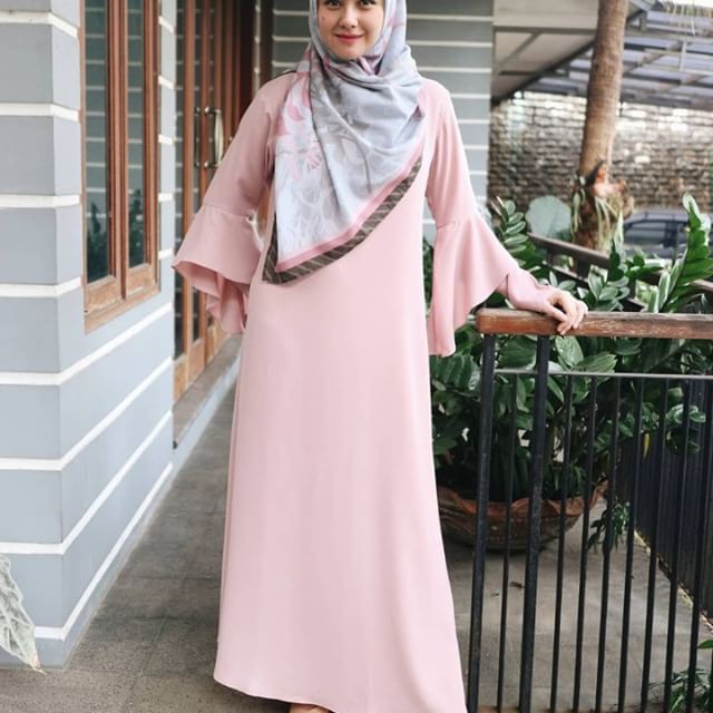 Gamis Calista Dress (pink) by Salena Hijab