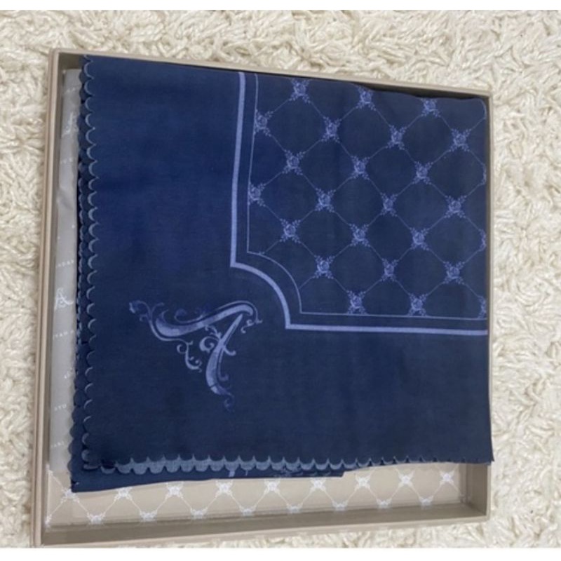 Preloved Ayu Dyah Andari navy