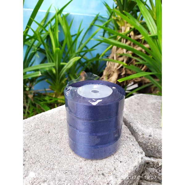 

pita satin 3/4inch 23yard 25meter merk sakura warna biru navy