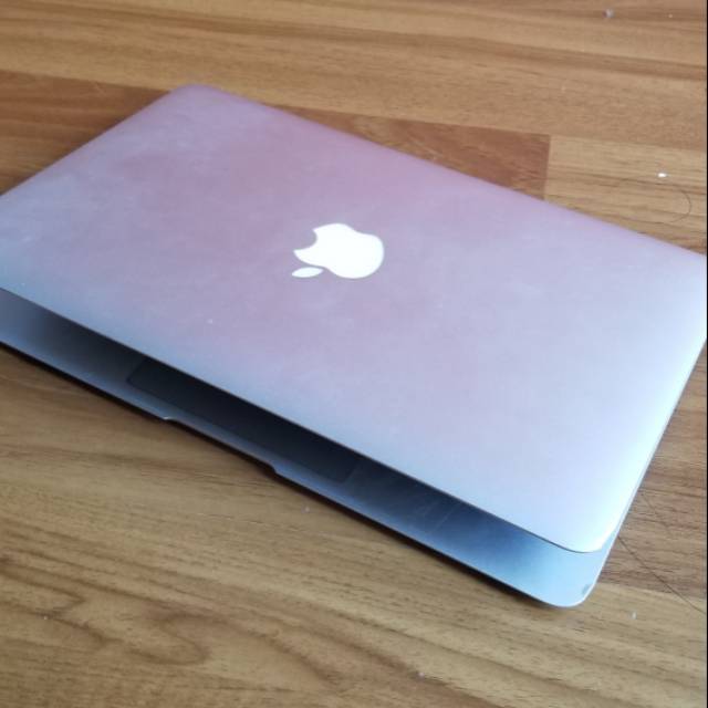 Apple Macbook Air 11.6 inch mulus silver siap pakai sudah