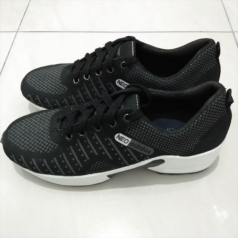 Sepatu Kets Wanita - NEO Adidas Black