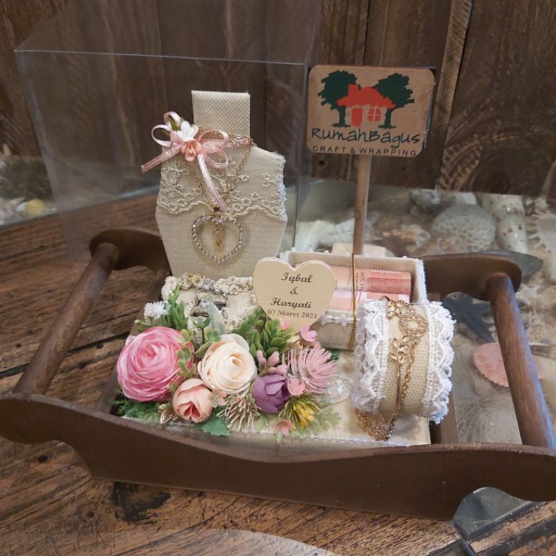 Kotak mahar untuk uang dan perhiasan