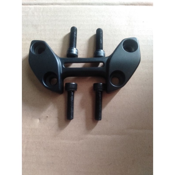 Kleman stang, penjepit stang, reiser stang Plus Baut L Yamaha VIXION NEW ORIGINAL