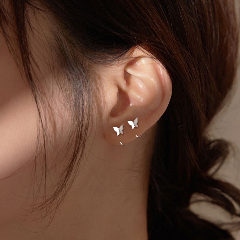 1 Pasang Anting Bentuk Kupu-Kupu Mini Bahan S925 Silver Gaya Korea Untuk Wanita