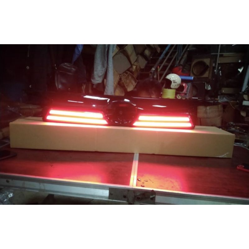 TRUNKLID INNOVA REBORN nyala LED