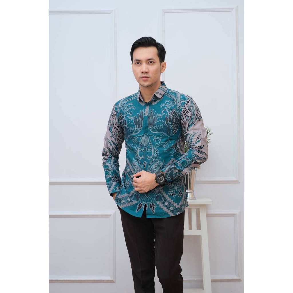 BATIK SOLO PREMIUM PRIA MOTIF KOMBINASI LENGAN PANJANG SLIMFIT LAPIS FURING KATUN Batik Slimfit Baju Batik pria modern slimfit Batik Pria Lengan Panjang slim fit baju batik pria premium seragam batik solo