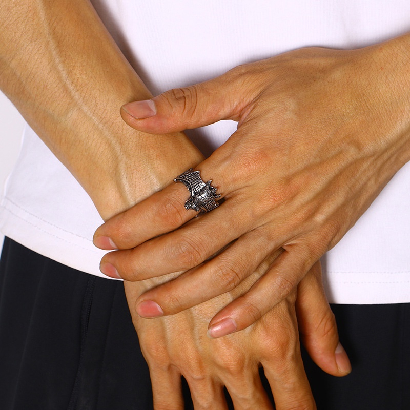 Cincin Model Kelelawar Bahan metal Gaya retro Eropa Amerika Untuk Pria