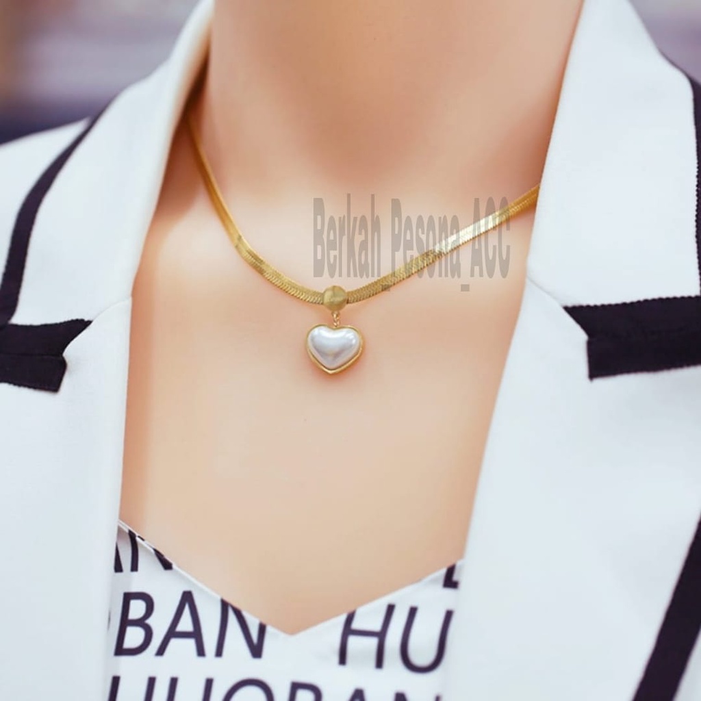 KALUNG TITANIUM GEPENG LOVE MUTIARA LAUTAN DESAIN SUPER ELEGAN  KOREA PERHIASAN ANTI KARAT DAN ANTI LUNTUR