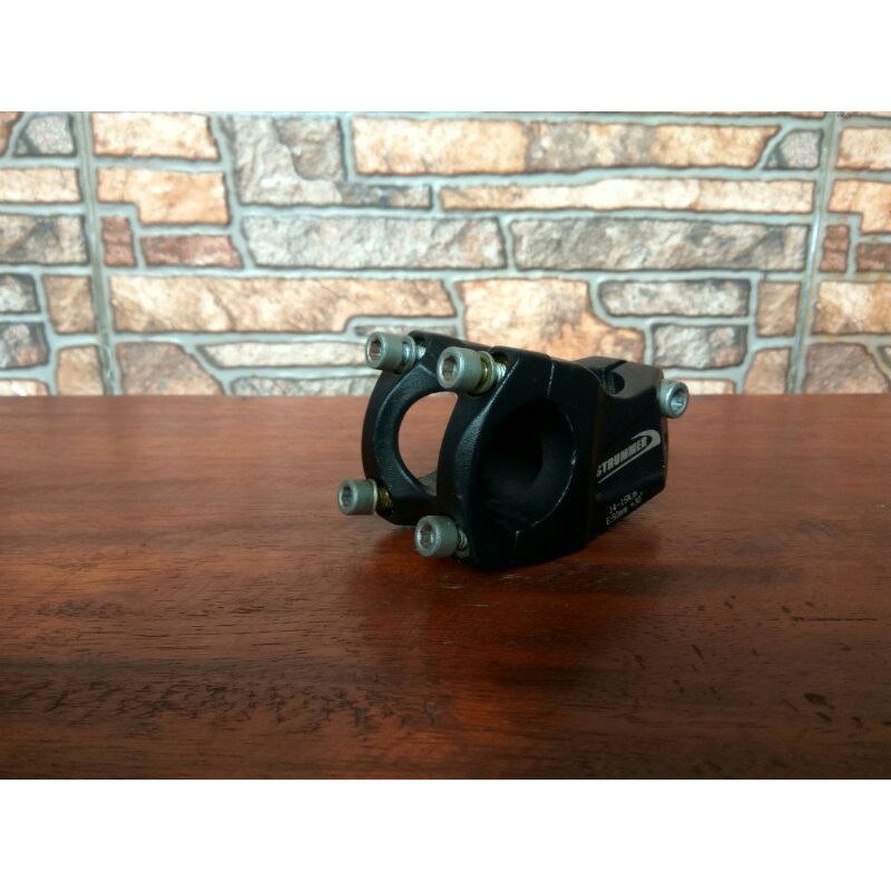 Stem pendek sepeda MTB Strummer
