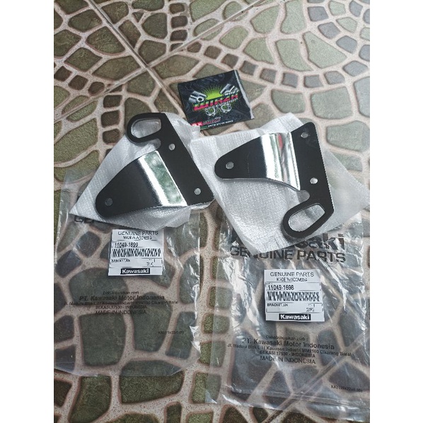 Breket kupingan lampu 1 set Ninja R, SS lampu bulat original kawasaki 11049-1698 1699