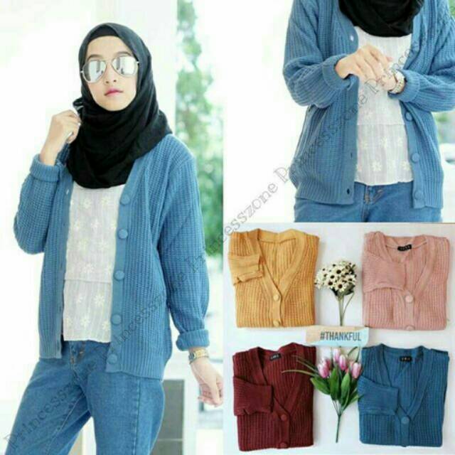 Roundhand Sweater Button, Bahan Tebal, Rajutan Rapat, Tidak renggang2, Nyaman dipakai, dan halus.