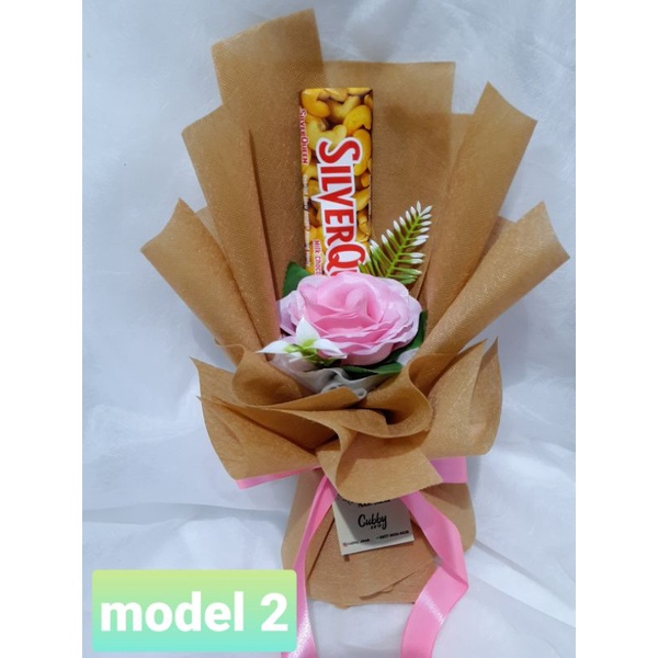 

Buket valentine/ Buket wisuda Mawar Coklat Silverquen