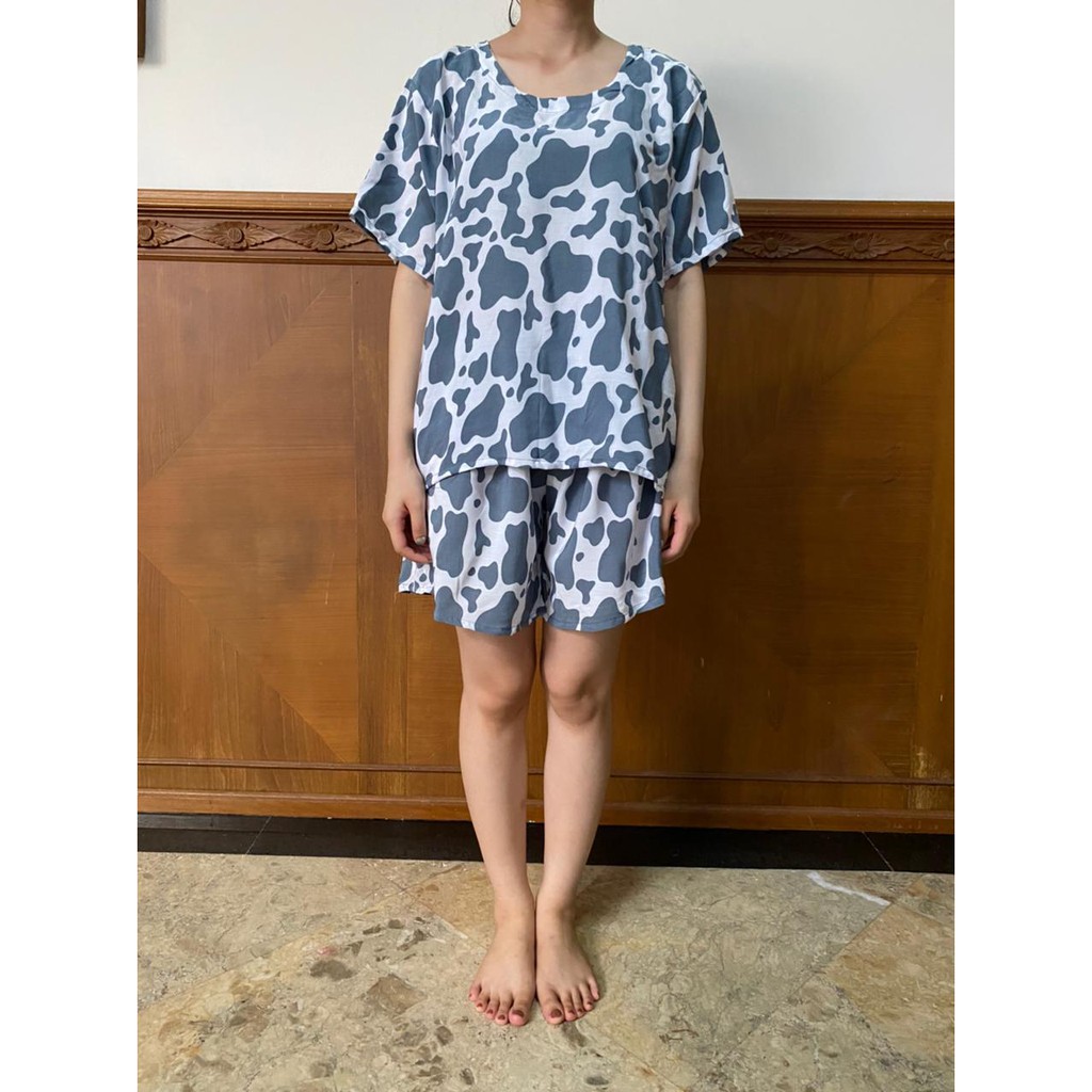 Daily Set / Pajamas Set / Piyama Set  - Tangan Pendek , Celana Pendek (SU)-Motif Cow Abu