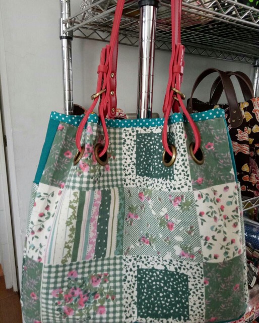 Handle tote  eyelet  satu pasang