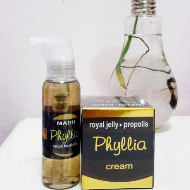 Phyllia cream madu propolis (paket cream dan sabun)