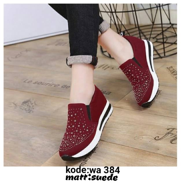 Sepatu snekear wa384