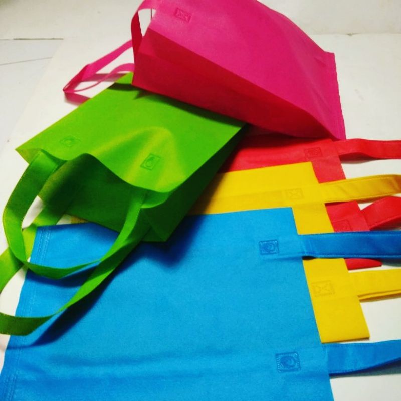 

Isi 12 pcs ( 30x40x8 ) tas polosan / tas spunbond / tas souvenir / tas godiebag