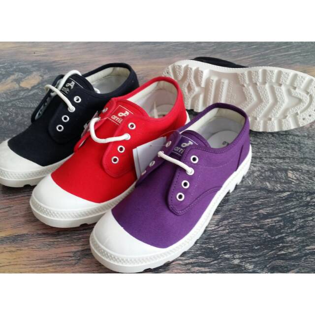 Ladies sport shoes