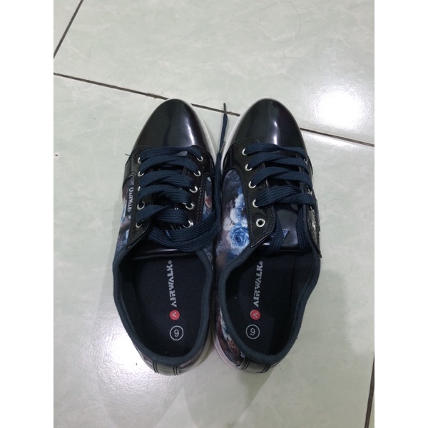 SEPATU AIR WALK FLOWER PRINT NAVY