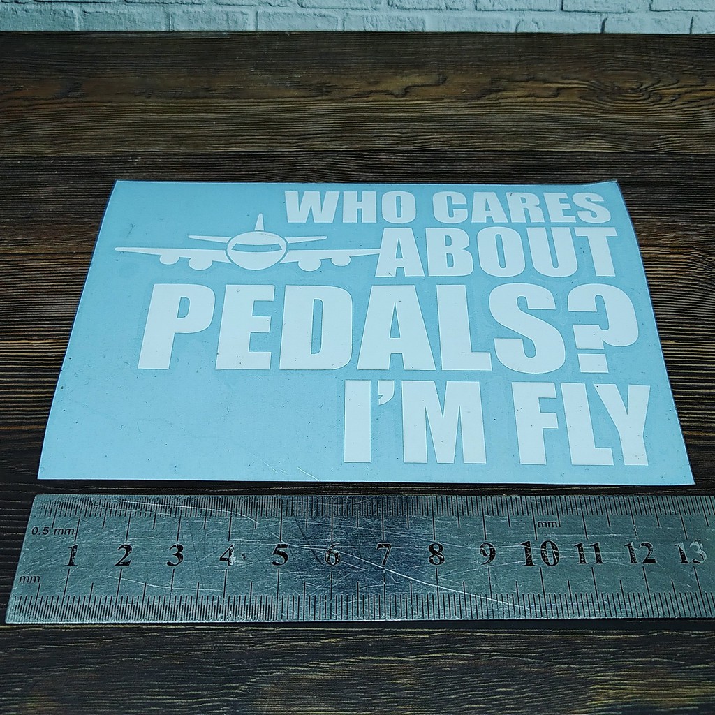 

Cutting Sticker Who Cares About Pedals Im Fly satu warna 12cm