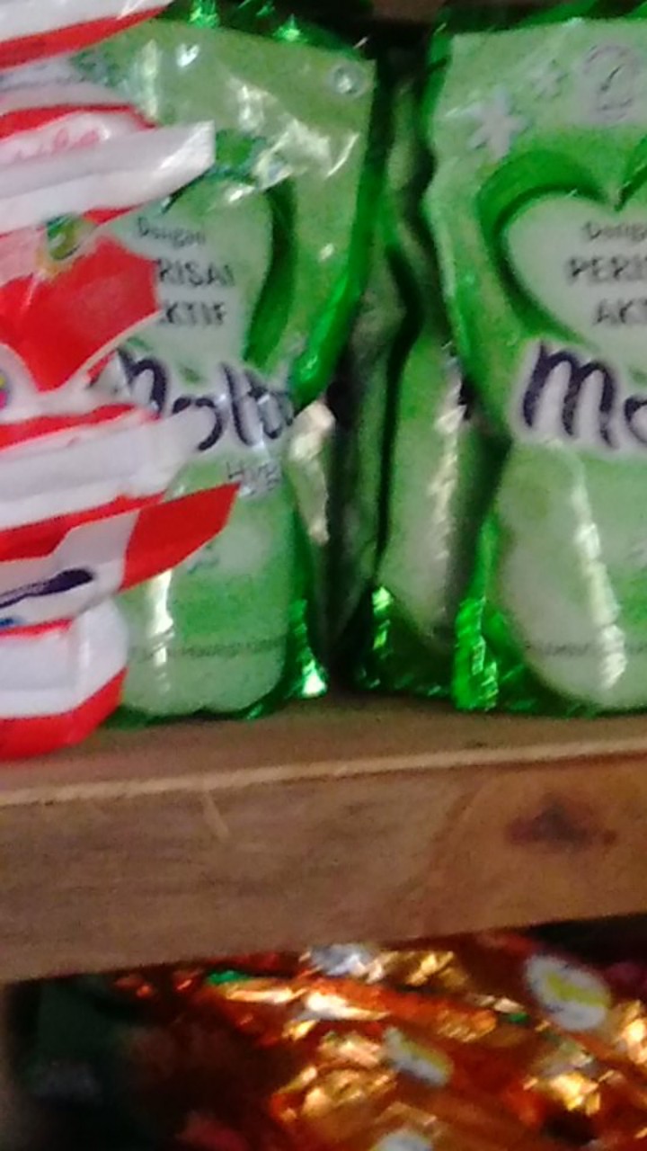 Pelembut Dan Pewangi Pakaian Molto Hygiene 720ml