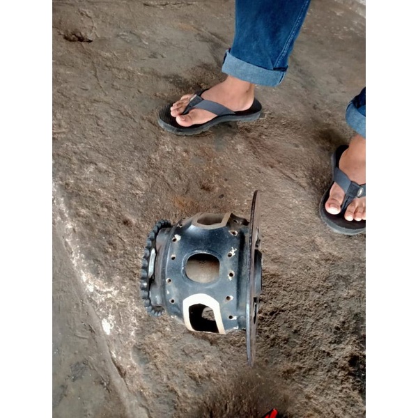 Tromol Tiger belakang bubutan