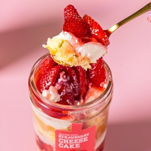 

Gluten Free Strawberry Cheesecake Dessert Jar | Healthy, Less Sugar, Soy Free, Low Calorie Cake