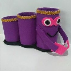 

Tempat Pensil Karakter