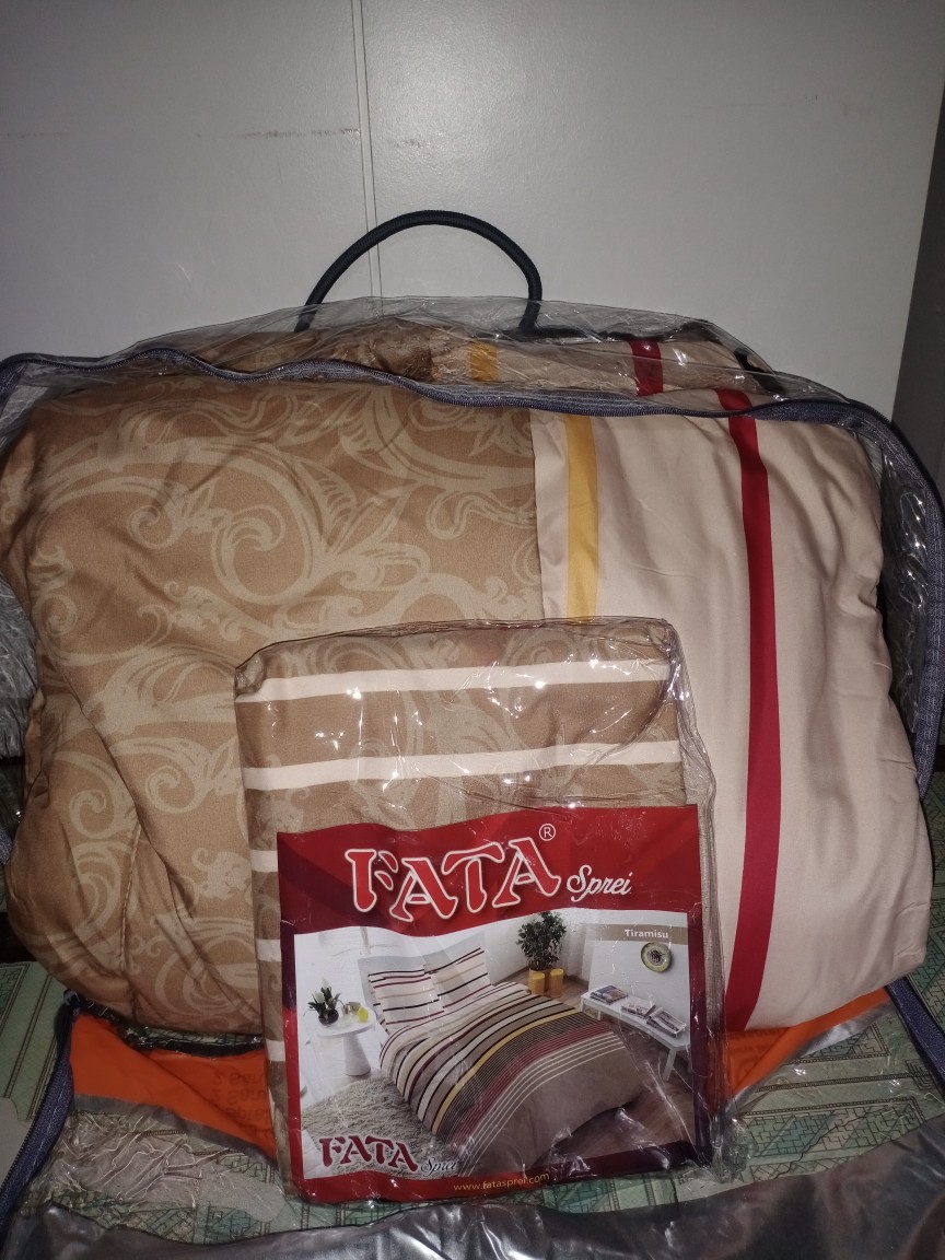 Fata Bed Cover Set Sprei Signature Ukuran King. (180x200) / Queen. (160x200)