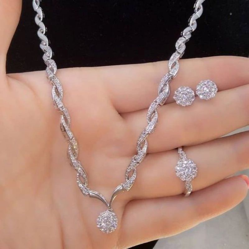 Satu Set Perhiasan Titanium Wanita Anti Karat, Anti Alergi, Tahan Lama, MEWAH dan ELEGAN, Di jamin REALPICT 100% dan high quality, set berlian silver