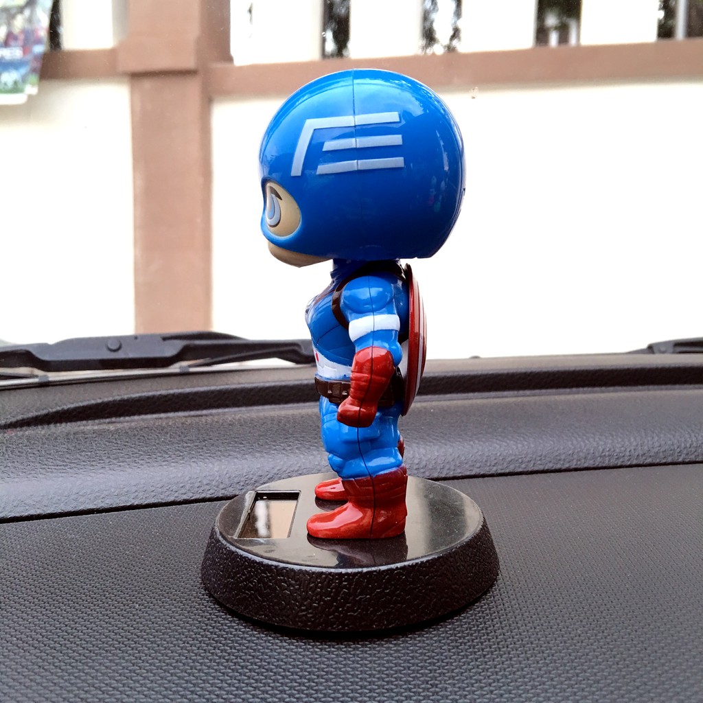 Pajangan Figure Miniatur Goyang Kepala Mobil Solar Power Captain America Kapten Amerika