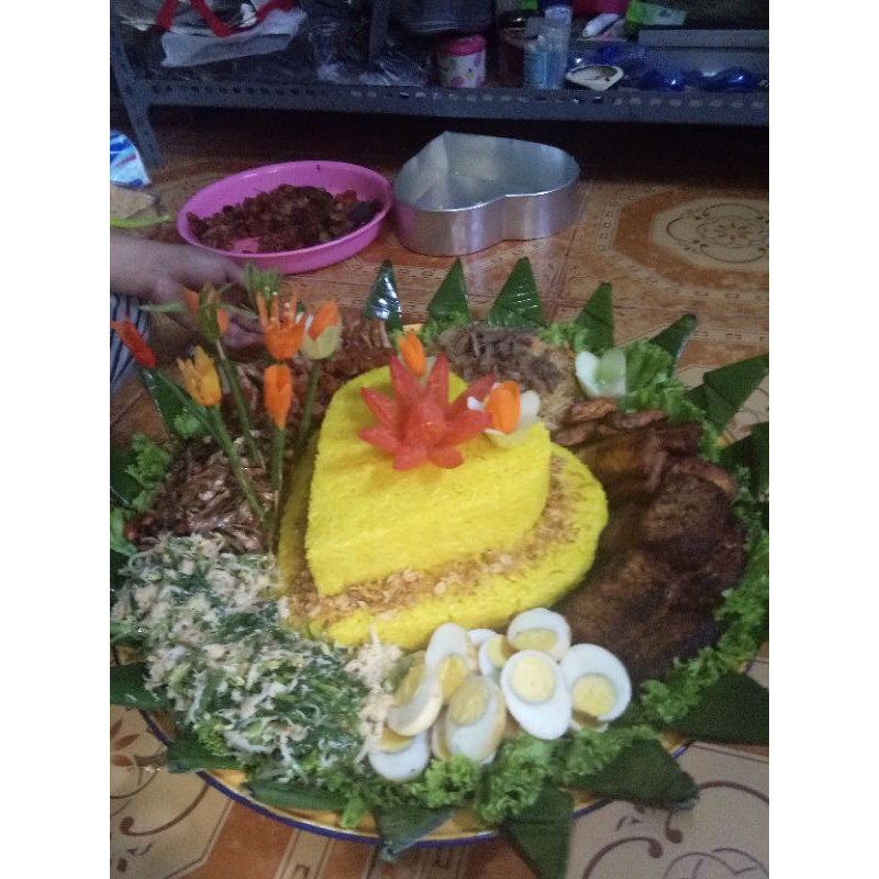 

NASI TUMPENG