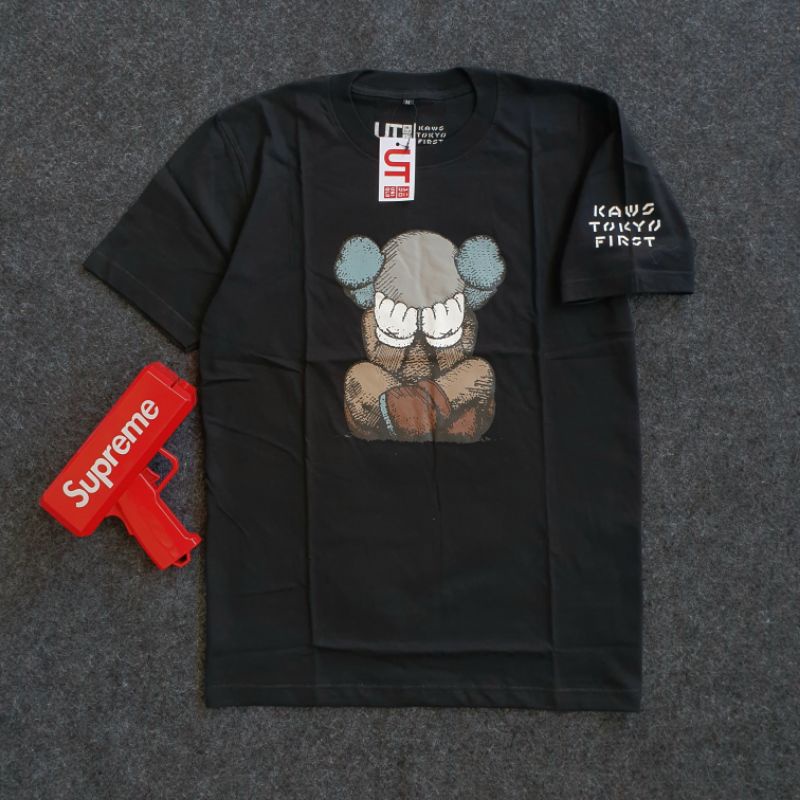 UNIQLO | KAOS UNIQLO X KAWS TOKYO FIRST CRY - TSHIRT MIRROR 1 : 1 ORIGINAL FULL TAG