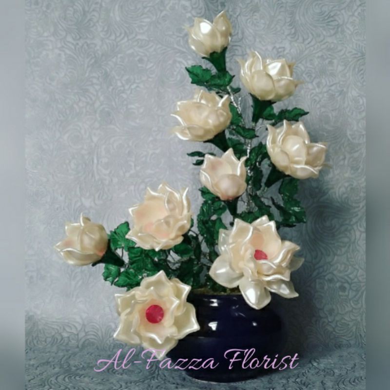 

Bunga Mawar Putih Mutiara