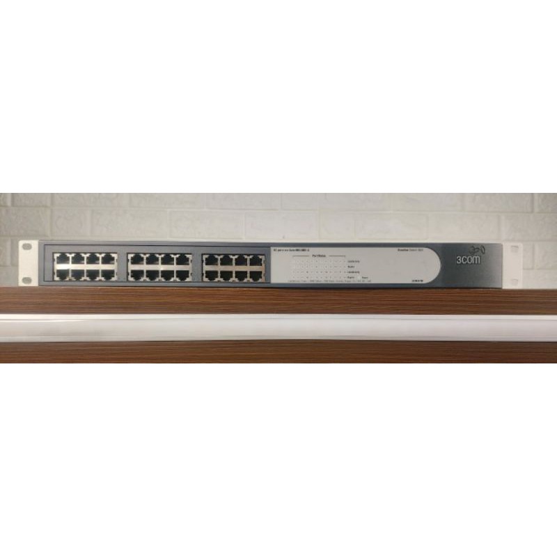 Switch 24 Port 3Com SakSwitch 24 Port 3Com Sakelar Baseline 2024