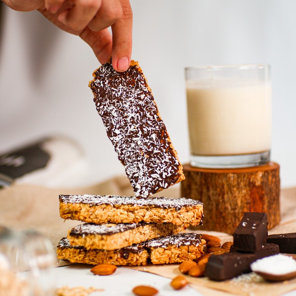 Coco Choco Granola Bar (2 Bars) - Coconut, Dark Chocolate, Almond, Sea Salt - LUCKYBITE