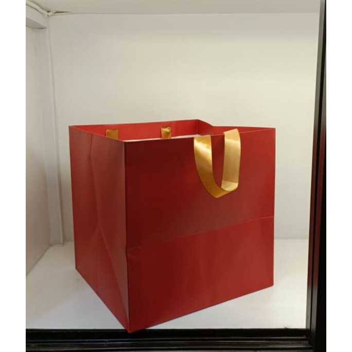 

PB Paperbag Premium Red Laminasi Doff 30x27x T30cm