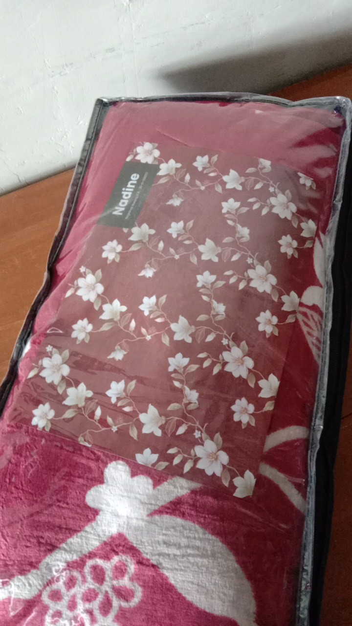 Selimut Kintakun Micro Flannel 160x200 Queen - Spongebob Brenda Graciela Kezia Victor Slmt160dlx